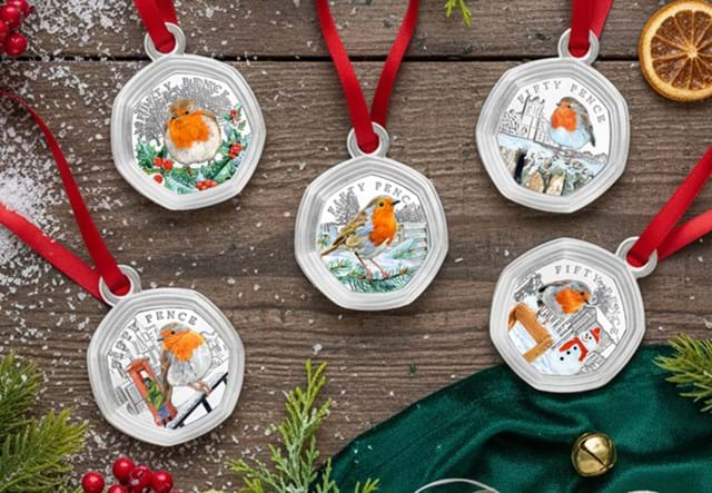 2025 Robin 50P In Bauble SET Lifestyle 5