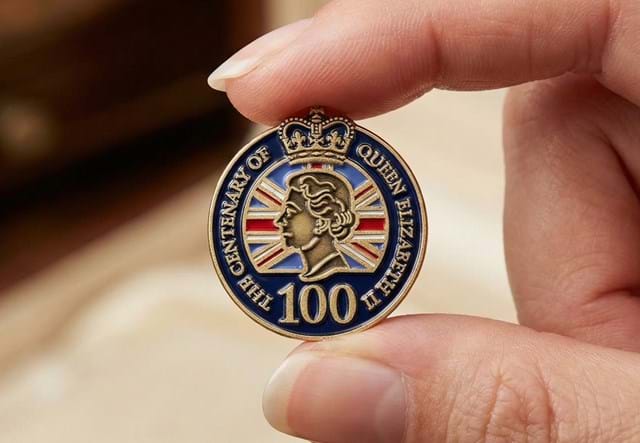 QEII Pin Lifestyle 2