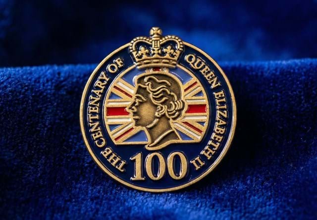 QEII Pin Lifestyle 3