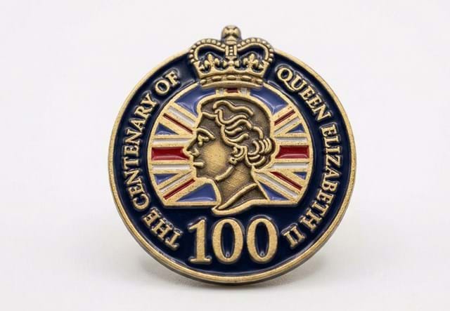 QEII Pin White
