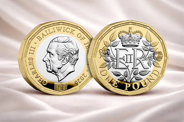 QEII Centenary Silver £1 Lifestyle Image 3